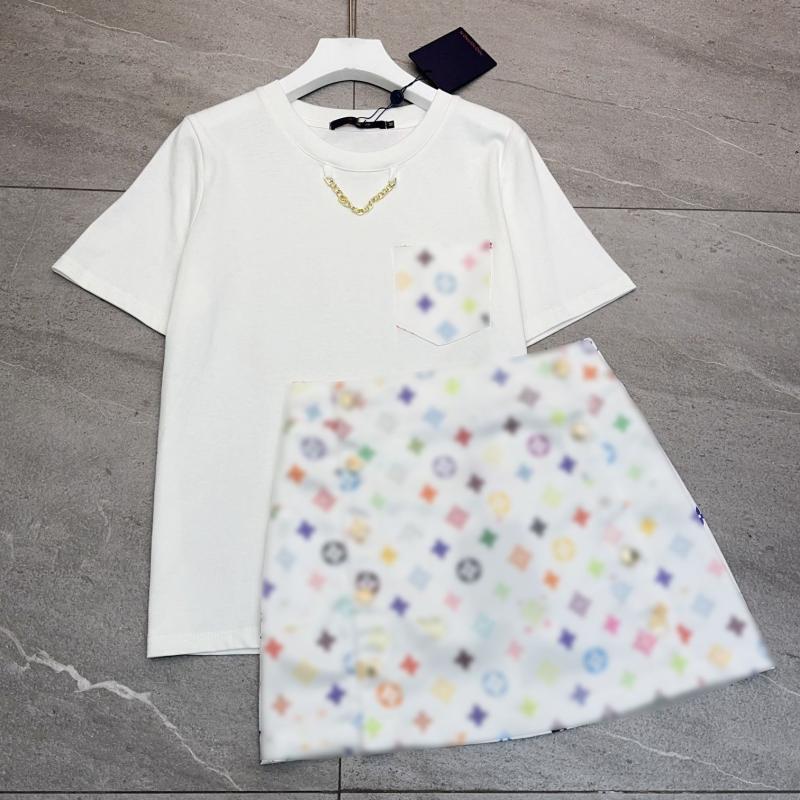 2026 Nuevo Conjunto Informal De Dos Piezas De Verano Para Mujer, Camiseta Con Estampado De Letras Florales De Diseñador De Lujo, Minifalda Acampanada Con Botones De Cintura Alta
