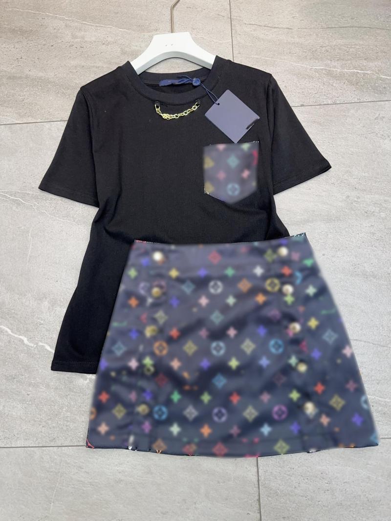 2026 Nuevo Conjunto Informal De Dos Piezas De Verano Para Mujer, Camiseta Con Estampado De Letras Florales De Diseñador De Lujo, Minifalda Acampanada Con Botones De Cintura Alta - Imagen 2