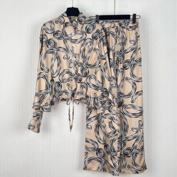 Conjuntos De 2 Piezas Para Mujer Conjunto De Dos Piezas De Diseñador Quietluxury Chándal De Satén Para Mujer Camisa Con Cordón Y Estampado Geométrico Traje Con Pantalones De Pierna Ancha Conjunto Elegante A Juego